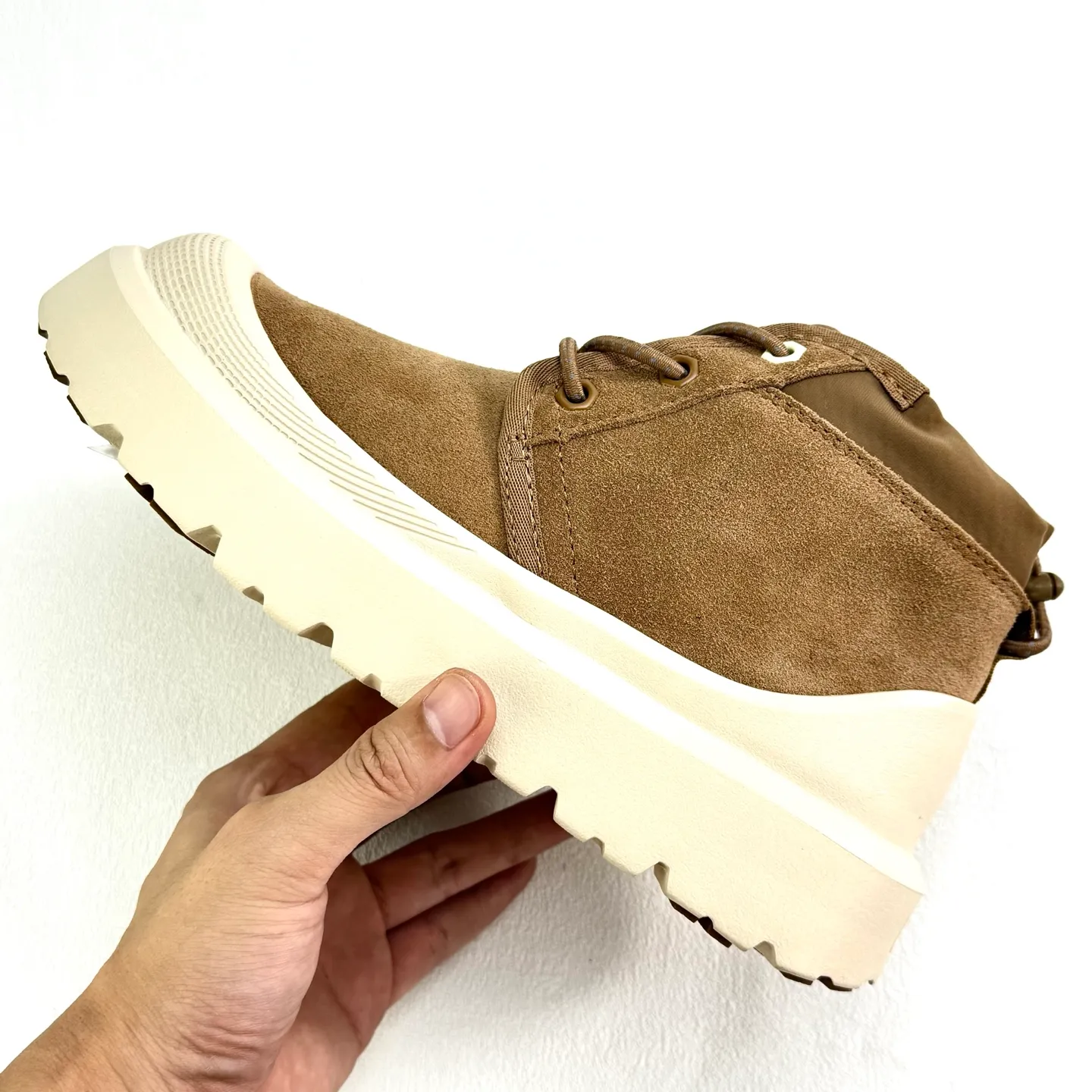 Local 💰600 [Wang Yibo's same style 3991UGG waterproof Tasman high top] The upper is made of high-mercerized cow suede, with fine texture and good gloss, non-currency cow suede! The outsole is made of a combination of injection molding and IP foam (referred to as the original sole). It requires multiple processes and high costs. It is lightweight and feels better on your feet. It is a one-piece, ready-made outsole that is not a currency! Sheep fur lining, warm and skin-friendly size: 35 36 37 38 39 40 41 42 43 44 45